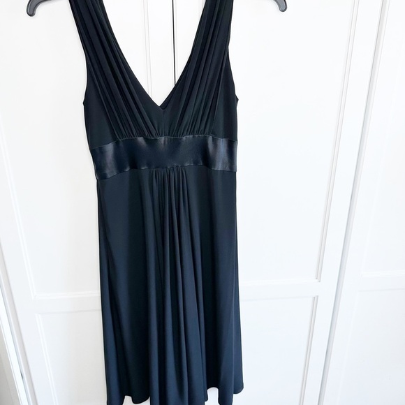 Jones New York Little Black Dress V-Neck Size 4 - Picture 1 of 9